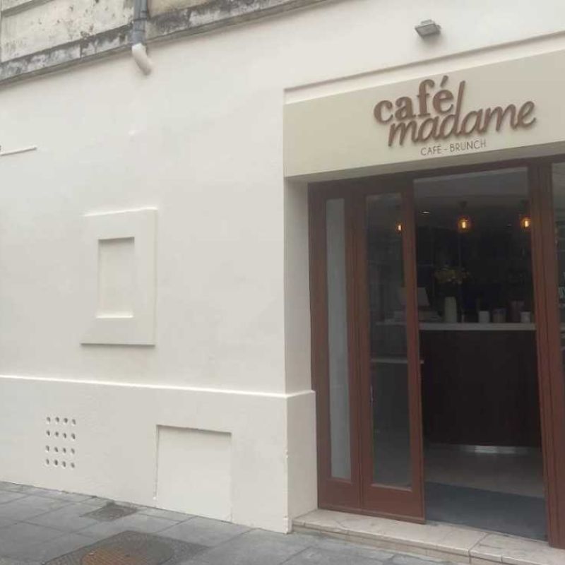 CAFÉ MADAME OUVRE AU 22 RUE DE LA CURATERIE À NÎMES